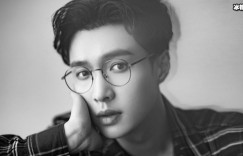 张艺兴从歌手出道涉足影视圈，在《老九门》当中演绎二爷