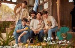 在蘑菇屋中开自己的直播，她的《向往的生活》是不停的工作