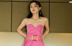 张子枫为宣传新电影上《快乐大本营》，何老师多次喊她“妹妹”