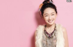 周冬雨冰洞速降，鞋子意外掉落