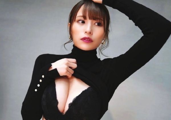 本来想当偶像！「明日花接班人」伊藤舞雪胸前挖洞照疯传自爆下海前没看过AV
