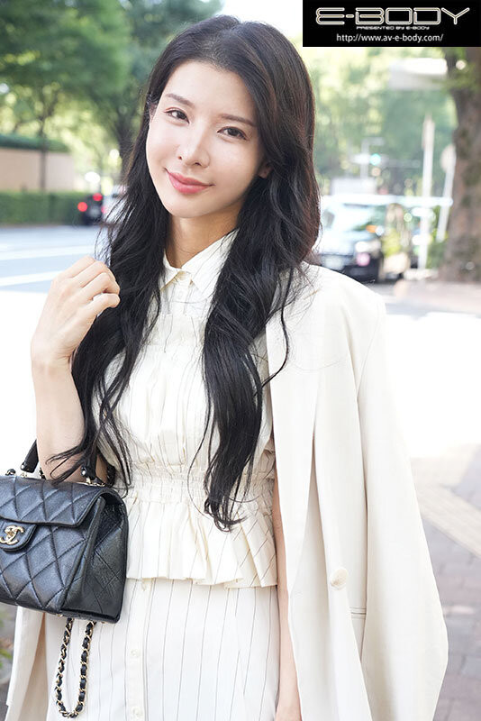 东云椿(EYAN-210)海外凯旋归来！在伸展台上为日本争光、细腰爆乳的模特儿出道！