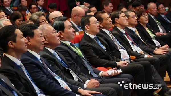 三星、现代、SK、LG总裁齐聚 韩企“天团”将前往中国 三星、现代、SK、LG总裁齐聚 韩企“天团”将前往中国