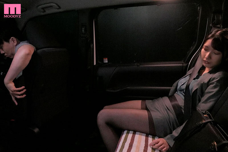宫西光(MIAB-603) 女友聚餐烂醉乱搭白牌车!惨遭司机在车上扯开黑丝强制中出