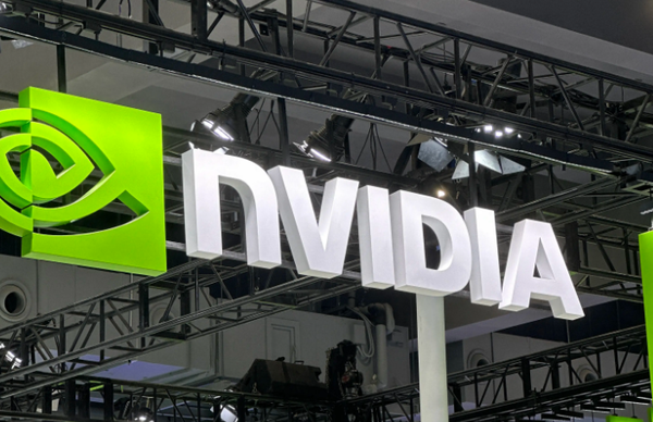 美股狂飙！道指首破5万点 英伟达单日增3250亿美元市值