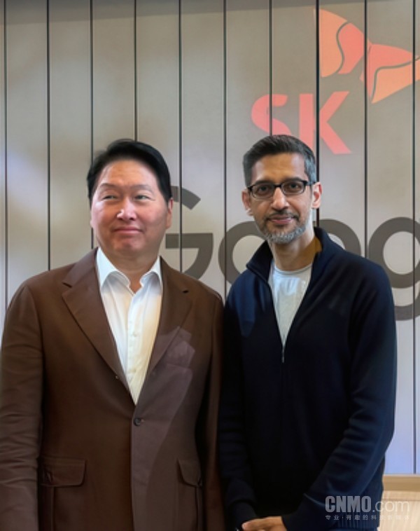 崔泰源(左)和马克·扎克伯格(右) SK崔泰源与英伟达、Meta等高层会谈 布局AI内存供应链