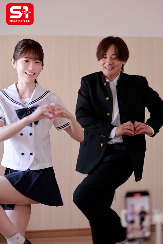 【美天棋牌】白上惠美香(SNOS-079)扮演网红大锅炒！这是白上咲花拍得最辛苦的作品！