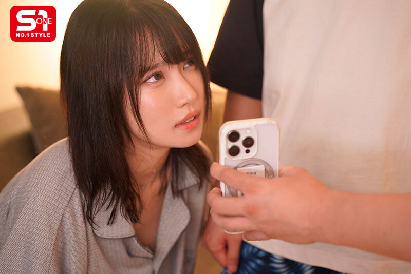 【美天棋牌】安达夕莉(SNOS-134) 让「童颜巨乳妹」待在混媚药的蒸气三温暖里，因敏感度满身汗发狂高潮…