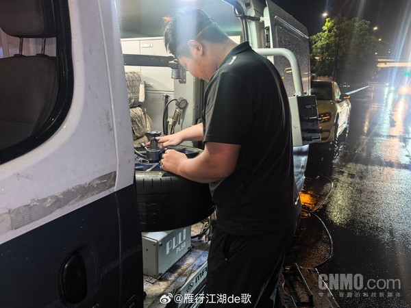 小米汽车副总裁回应小米深夜救援:点赞一线工作人员 小米汽车副总裁回应小米深夜救援:点赞一线工作人员