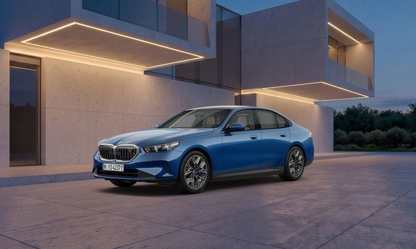 宝马i5 xDrive40 M运动套装植物蓝限定版 宝马推出10月两款线上限定版车型 含i5与iX 总共40辆
